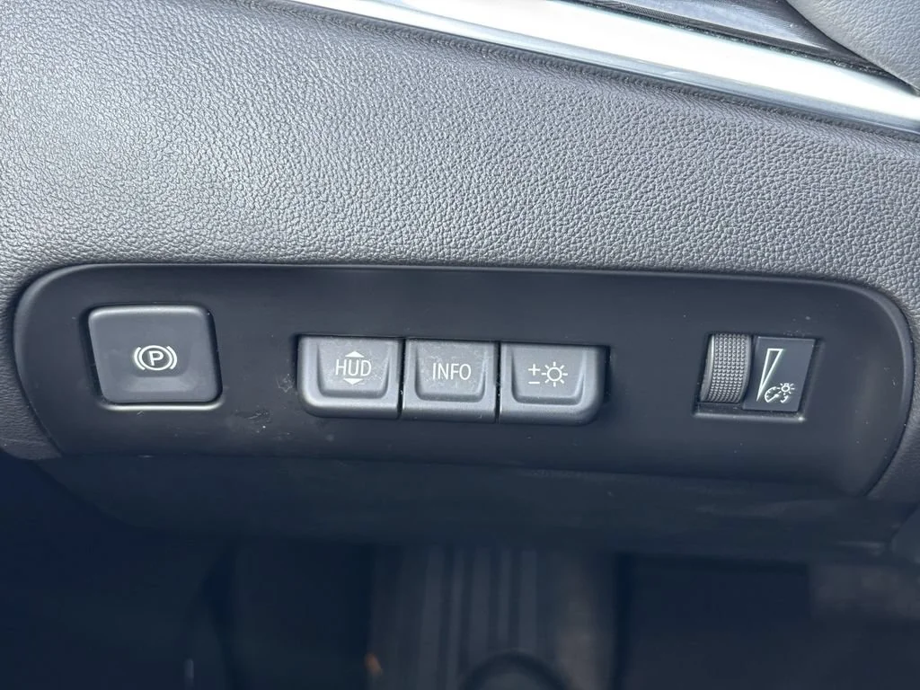 Used 2022 Includes Pitch Dark Night lower exterior accent color.) Buick Premium image 36
