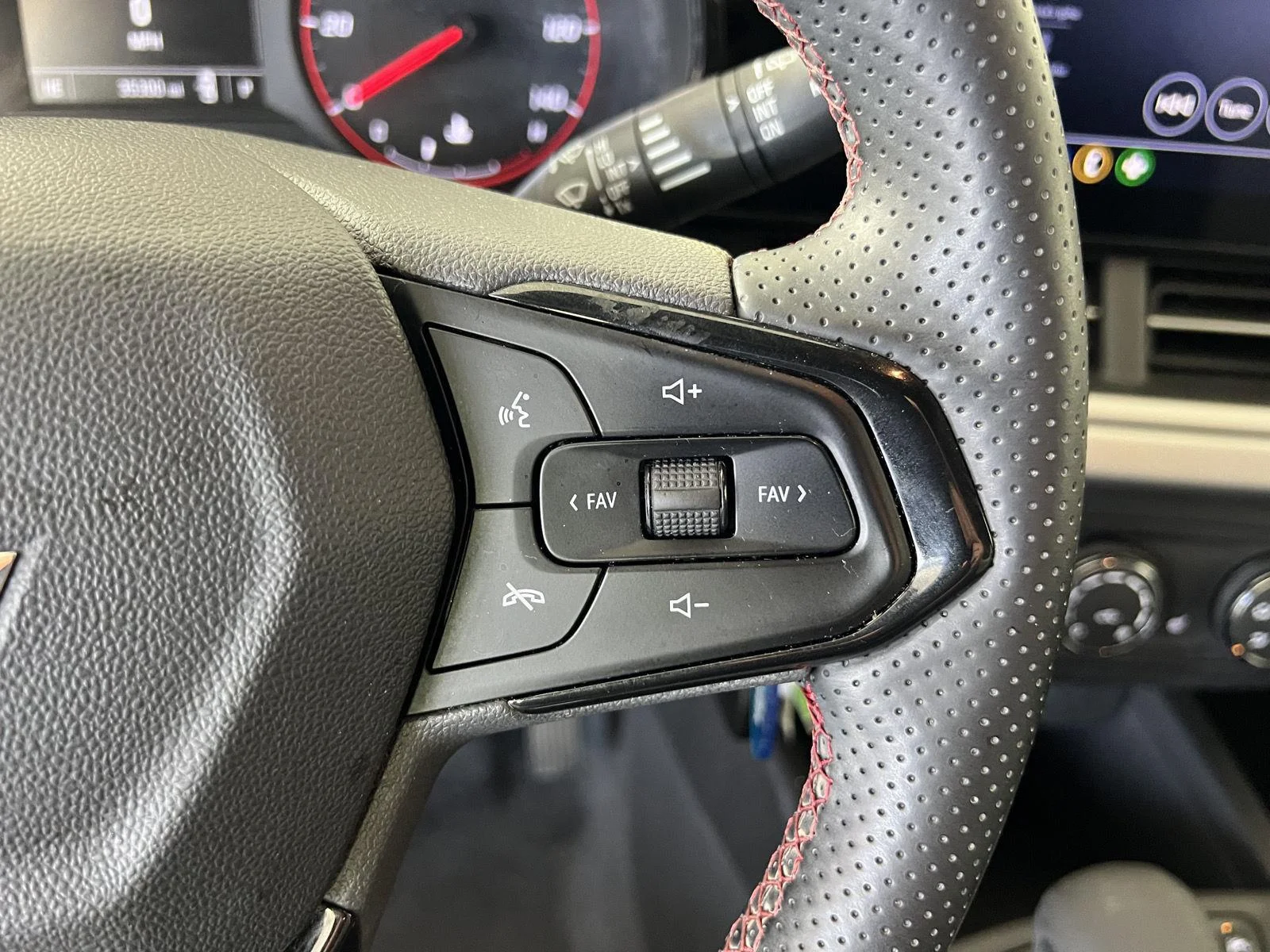 Used 2024 Summit White Chevrolet 1RS image 10