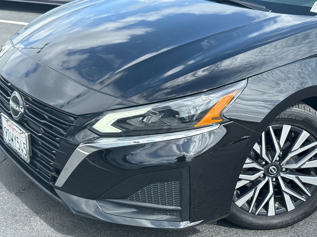 Used 2023 Black Nissan 2.5 SV image 3