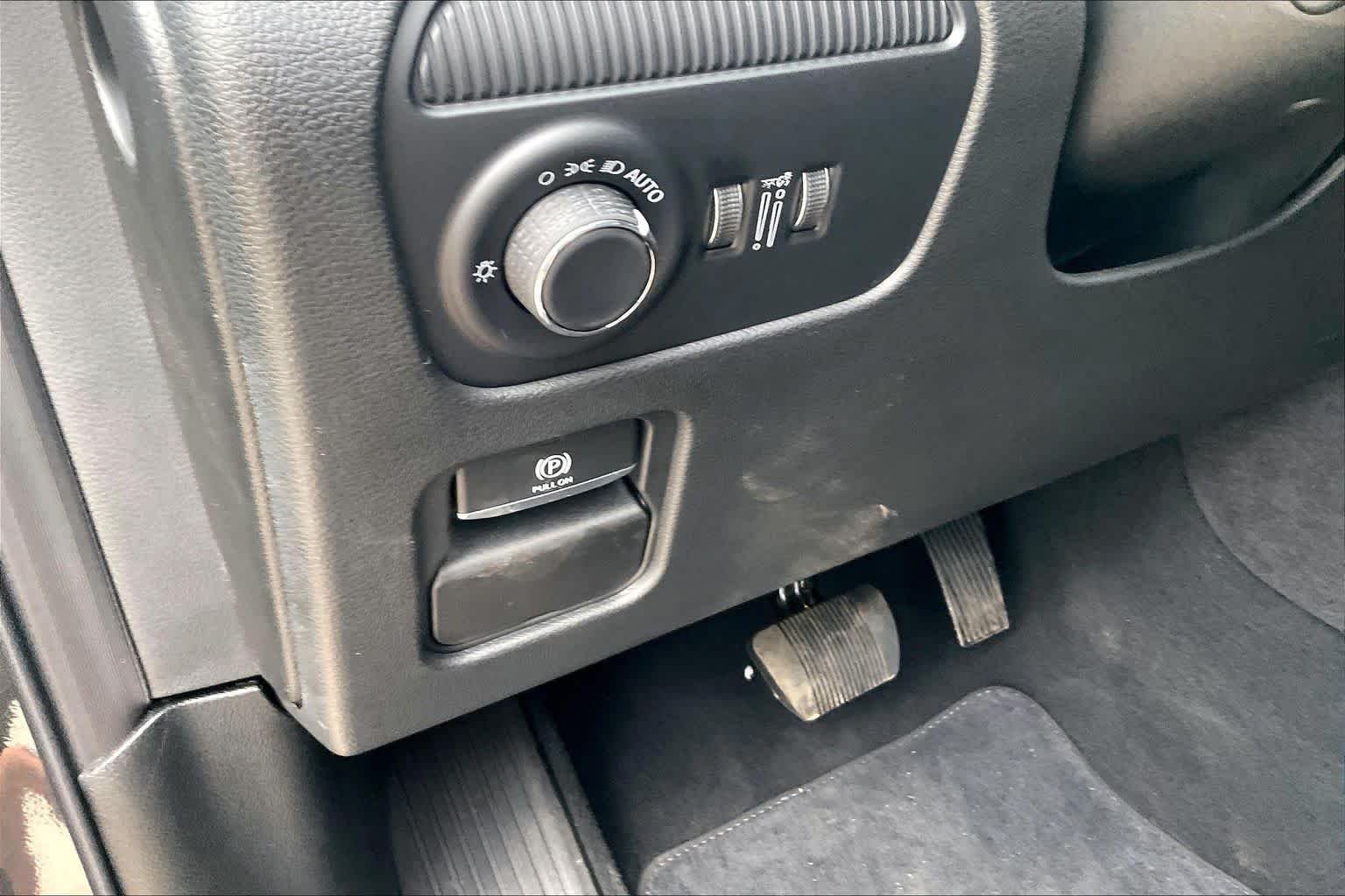 New 2026 Baltic-Gray Metallic Clear-Coat Exterior Paint Jeep  image 17