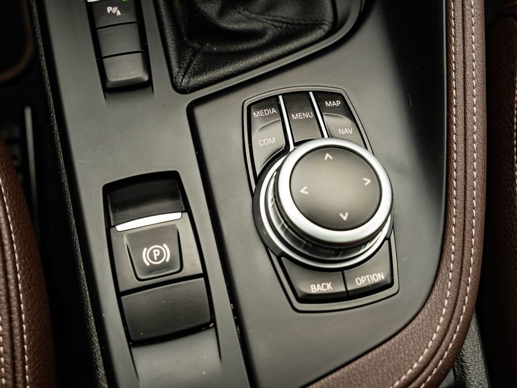 Used 2021 Black Sapphire Metallic BMW sDrive28i image 39
