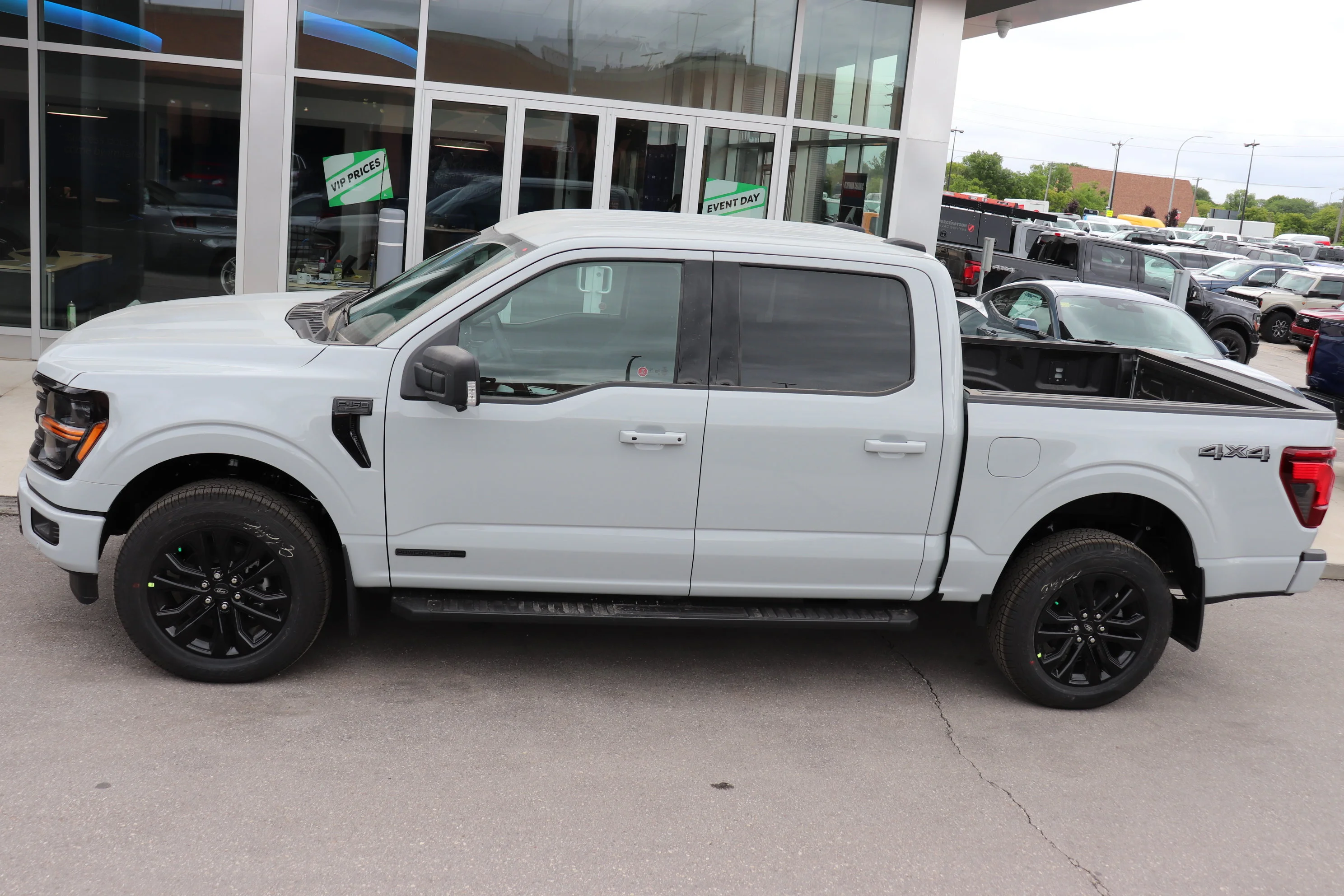 New 2026 Avalanche Ford XLT image 3