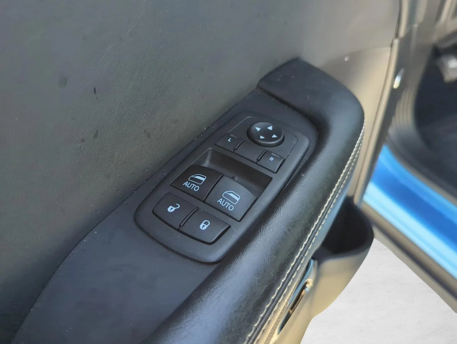 Used 2019 B5 Blue Pearlcoat Dodge SRT Hellcat image 9