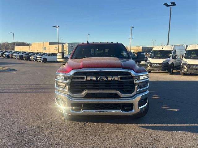 New 2026 Molten Red Pearl-Coat Exterior Paint RAM TRADESMAN image 3