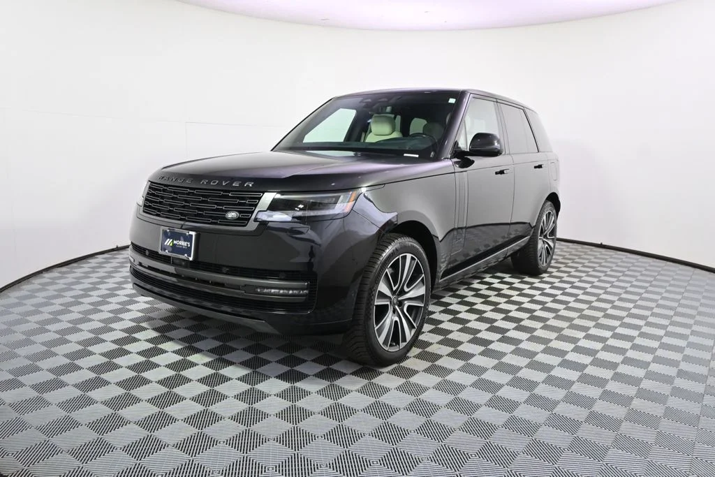Used 2025 Santorini Black Metallic Land Rover SE image 1