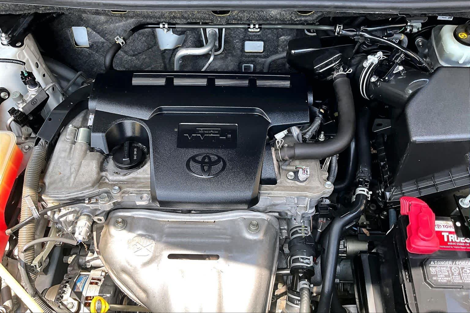 Used 2018 Super White Toyota LE image 33