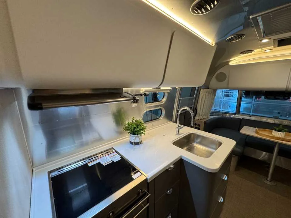 Used 2024 SILVER AIRSTREAM  image 40