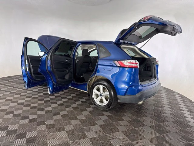 Used 2020 Blue Ford SE image 22