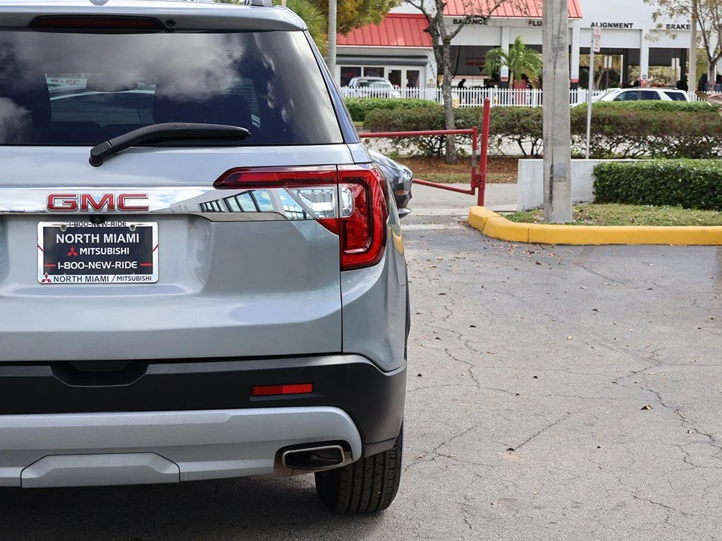 Used 2023 Silver GMC SLT image 17