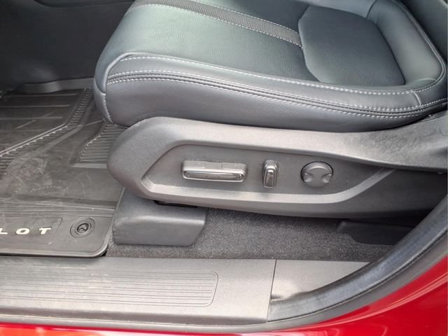 Used 2025 Red Honda EX-L image 21