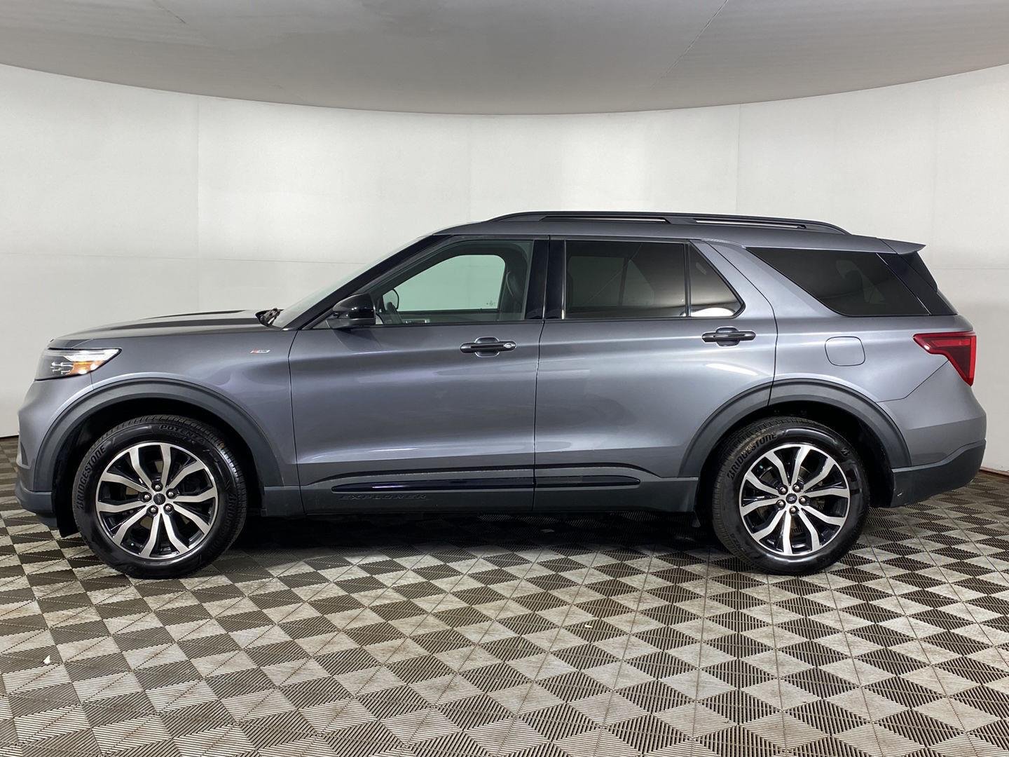 Used 2022 Gray Metallic Ford ST-Line image 5