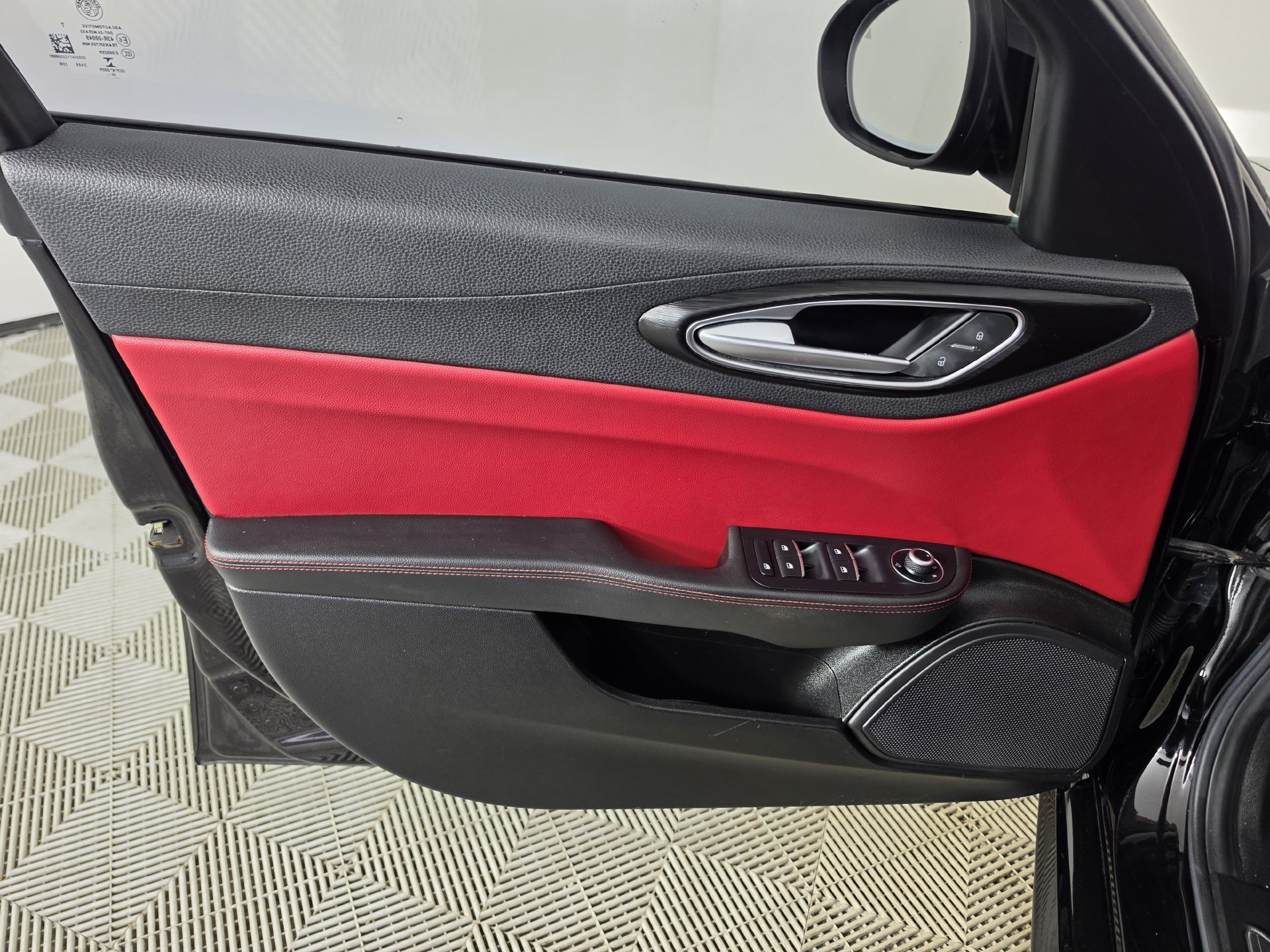 2017 Alfa Romeo Giulia Base - Photo 6