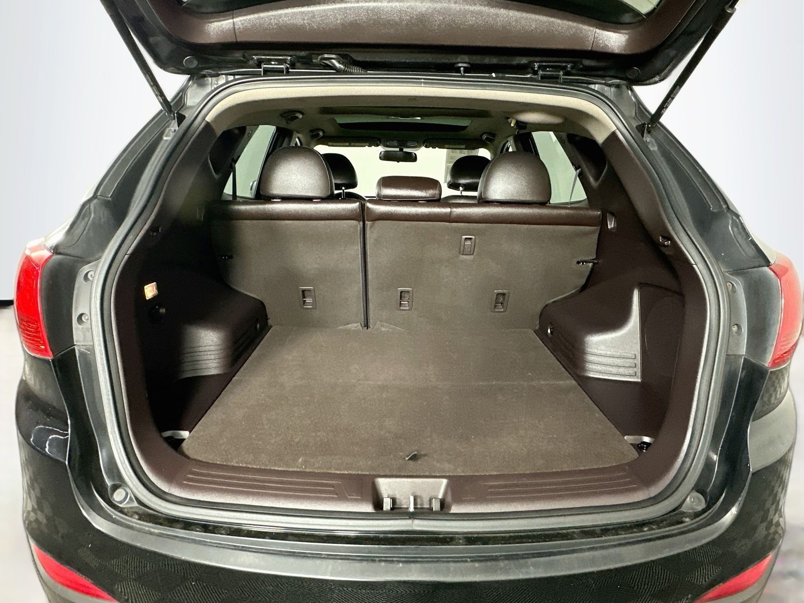 Used 2010 Ash Black Hyundai Limited image 27
