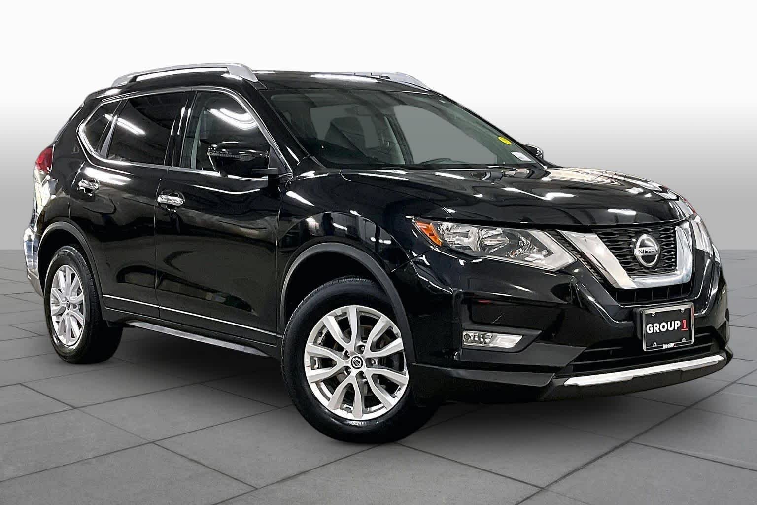 Used 2018 Magnetic Black Nissan SV image 3