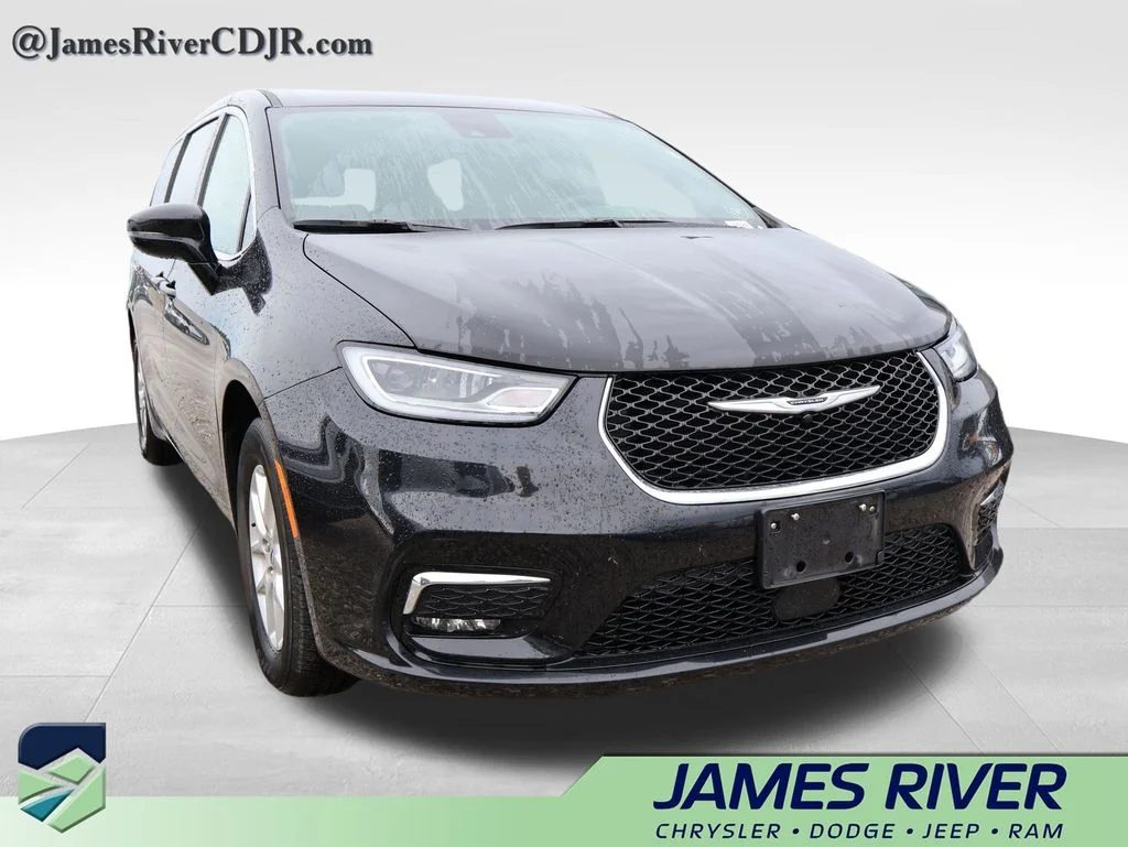 Used 2025 Black Chrysler Select image 10