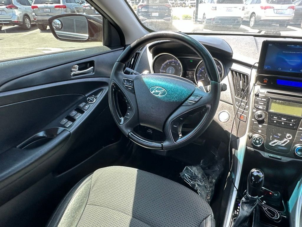 Used 2012 Black Hyundai SE image 14