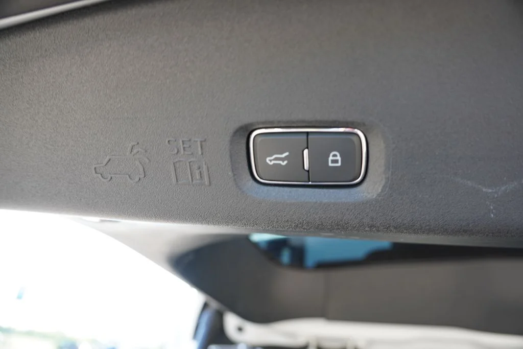Used 2025 Silver Ford Platinum image 25
