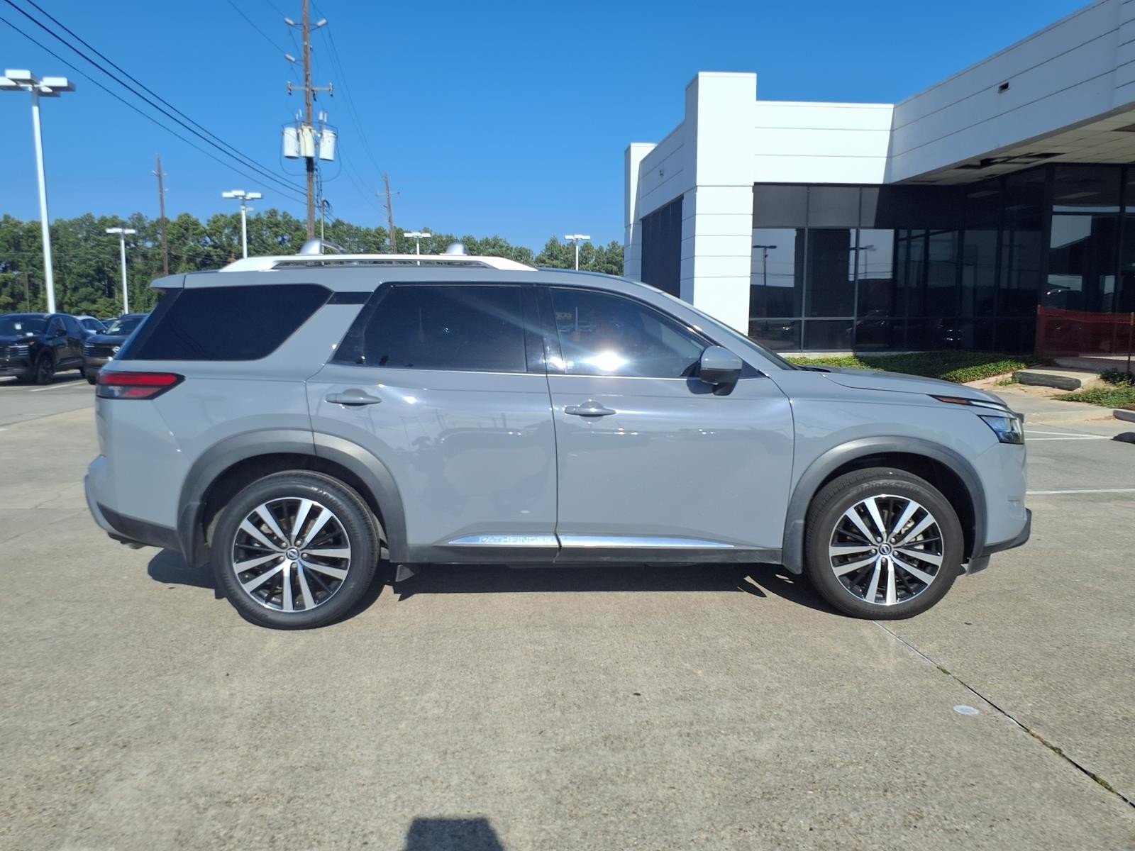 2023 Nissan Pathfinder Platinum  at Robbins Nissan