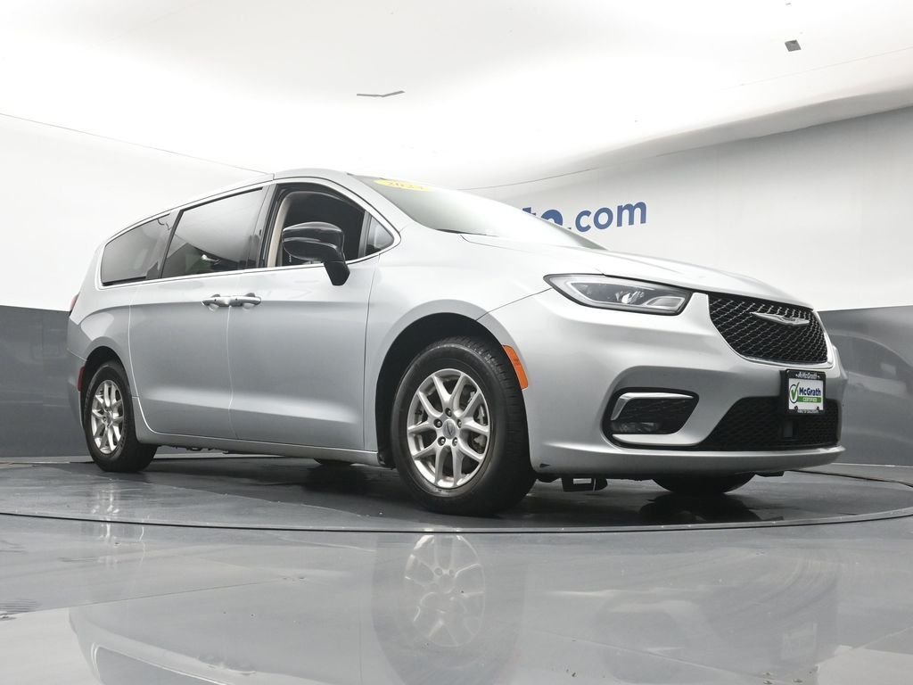 Used 2024 Silver Chrysler Touring L image 27
