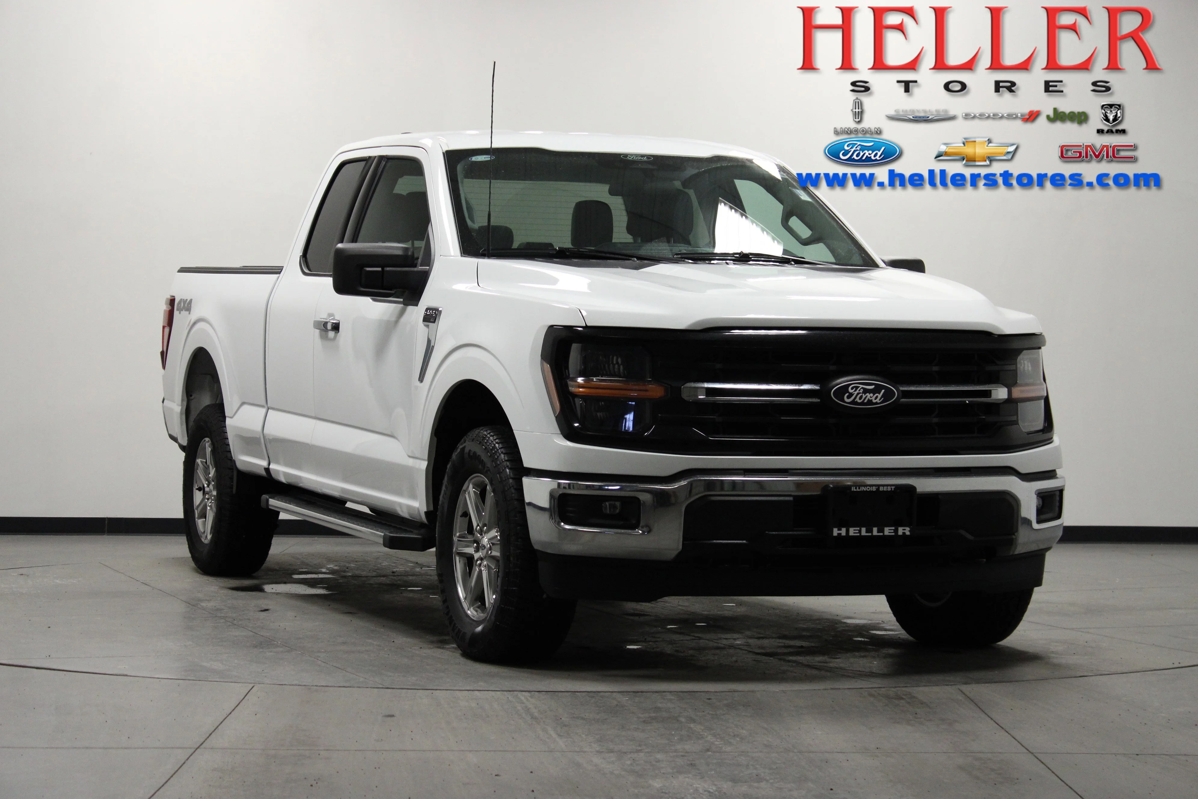 Used 2025 Oxford White Ford XLT image 1