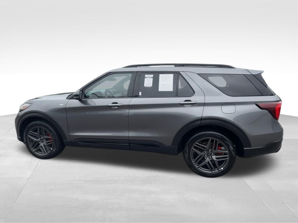 Used 2025 Gray Ford ST-Line image 6