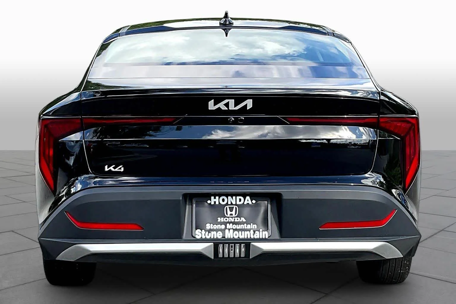 Used 2025 Aurora Black Pearl Kia LX image 5