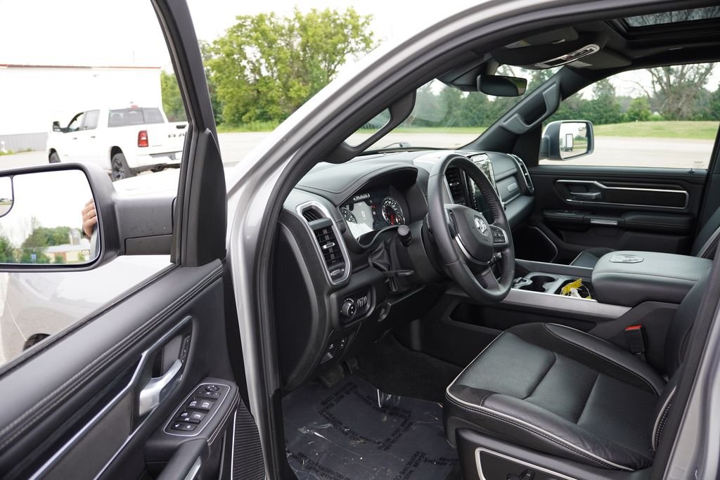 Used 2023 Silver Ram Laramie image 15