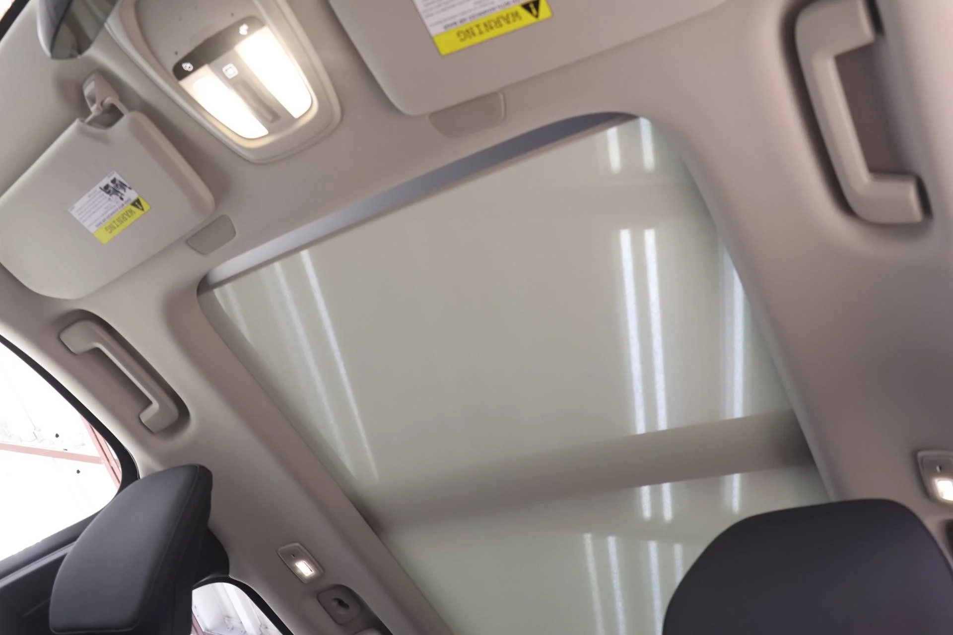 New 2026 Blue Volvo B6 Plus 7-Seater image 16