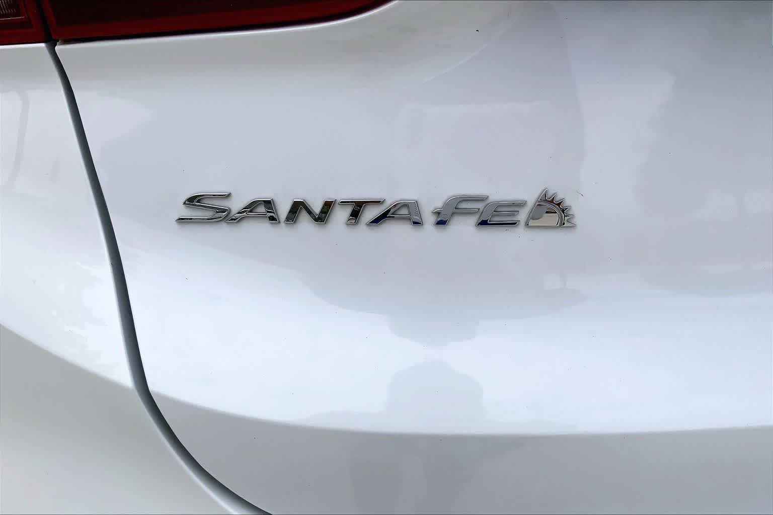 Used 2021 Quartz White Hyundai SE image 32