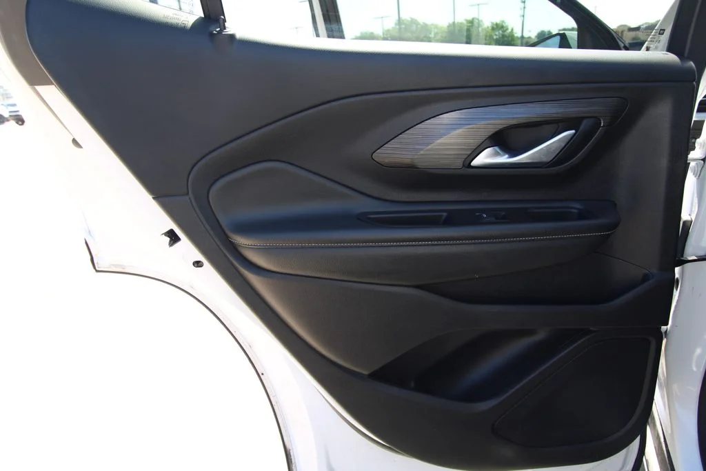 Used 2024 White GMC SLT image 35