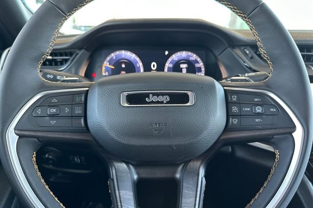 New 2026 Bright White Clear-Coat Exterior Paint Jeep  image 23