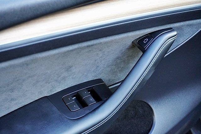 Used 2023  Tesla Long Range image 24