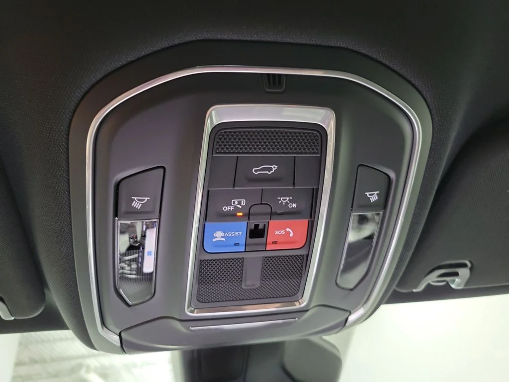 New 2026 Bright White Clear-Coat Exterior Paint Jeep Limited Altitude image 20