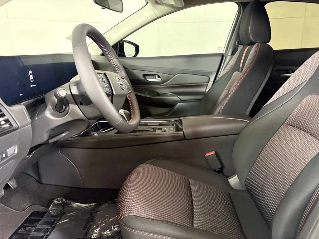 New 2026 Aspen White TriCoat / Super Black Two-tone Nissan SR image 22