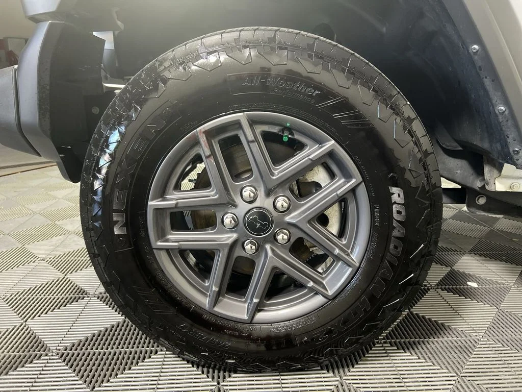 Used 2025 White Jeep Sport S image 18