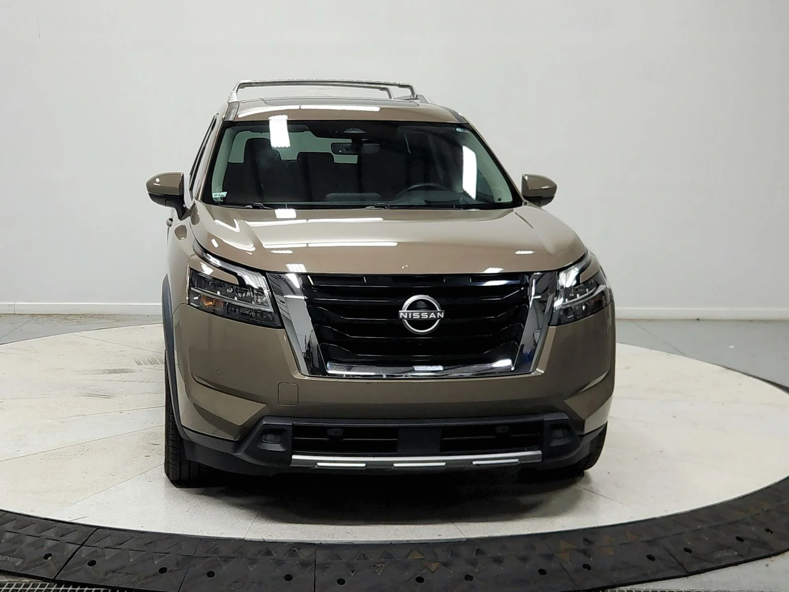 Used 2023  Nissan Platinum image 3