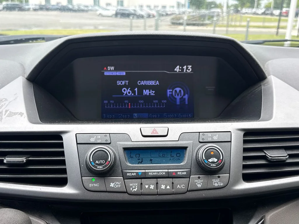 Used 2013 Alabaster Silver Metallic Honda EX-L image 25