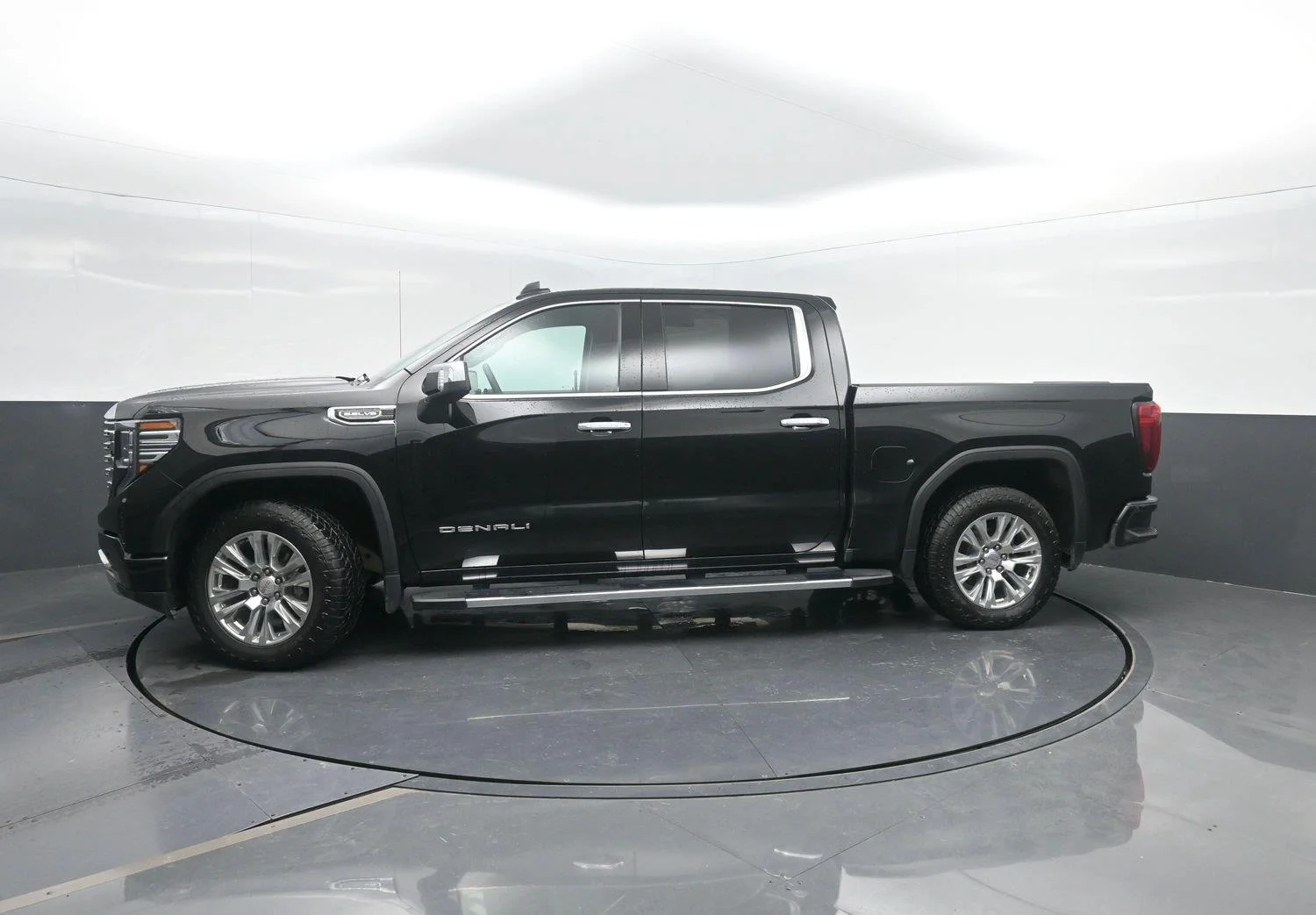 Used 2023 Onyx Black GMC Denali image 1