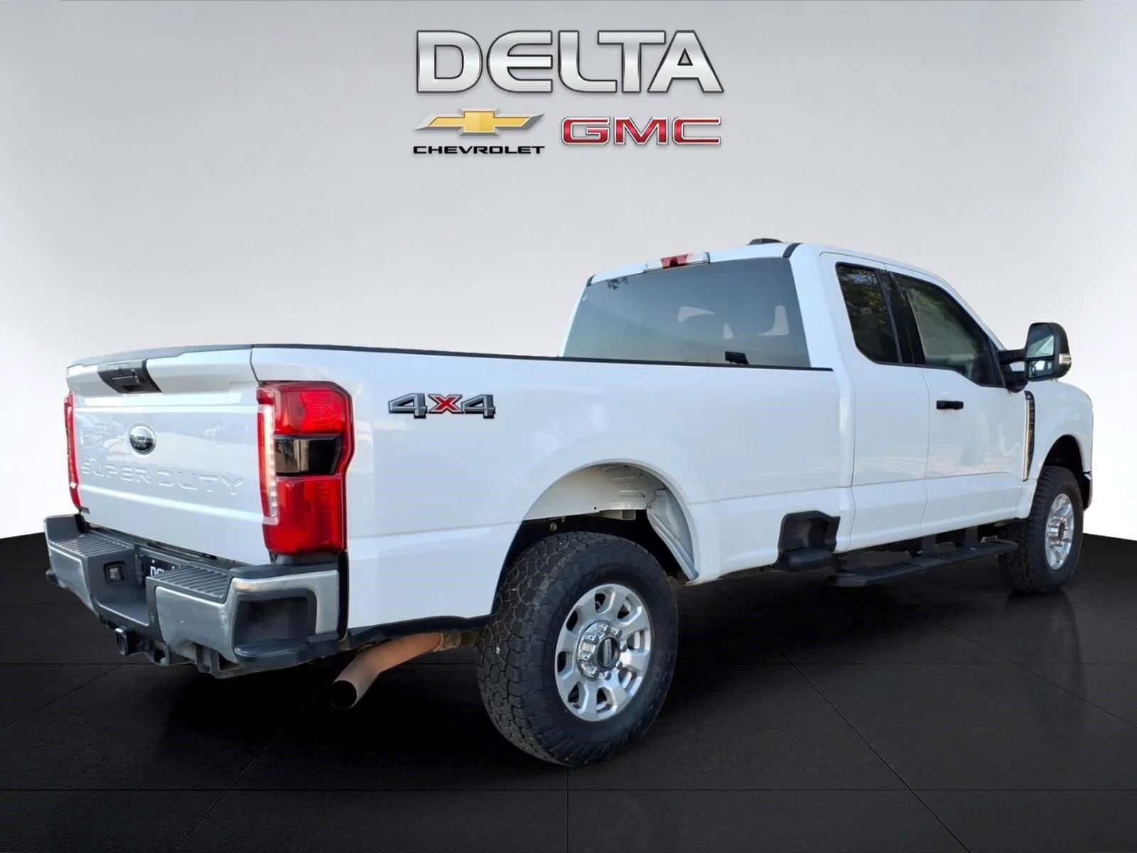 Used 2024  Ford XL image 5
