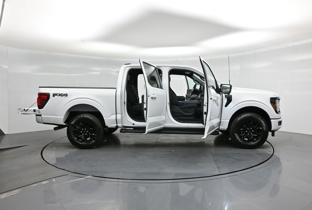 New 2026 Oxford White Ford XLT image 4