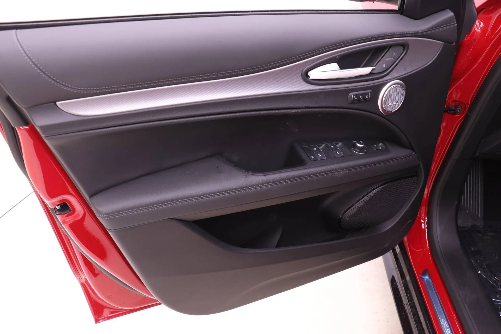 New 2026 Alfa Rosso (Red) Exterior Paint Alfa Romeo Base image 11
