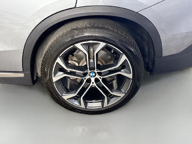 Used 2024 Skyscraper Grey Metallic BMW sDrive40i image 33