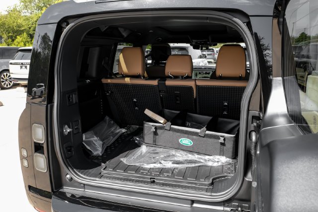 New 2026 Santorini Black Land Rover X-Dynamic SE image 54