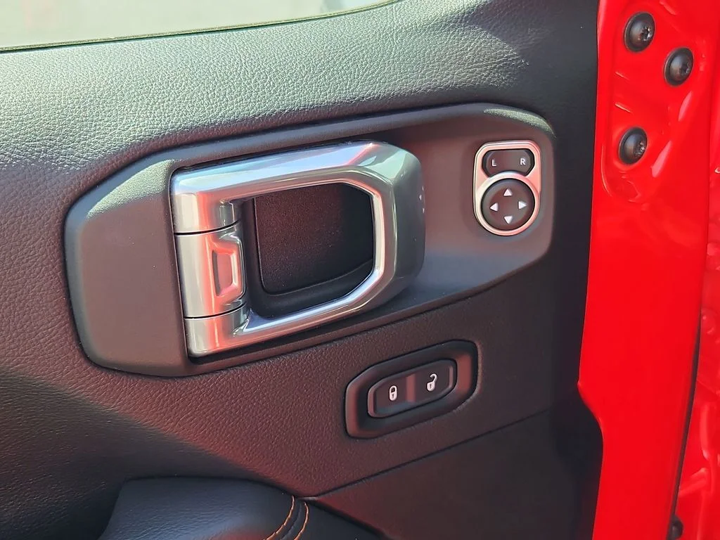 Used 2022 Firecracker Red Clearcoat Jeep Mojave image 11