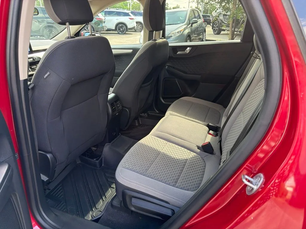 Used 2020 Red Ford SE image 13