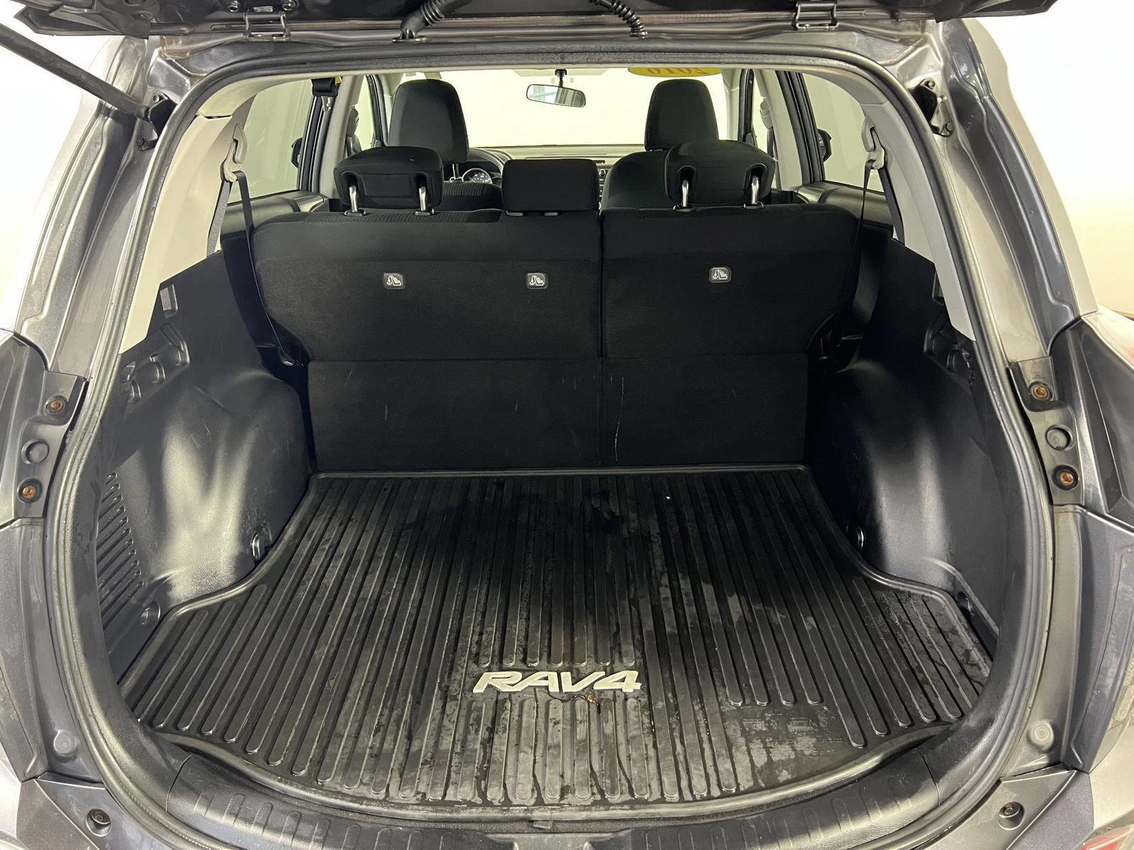 Used 2016 Magnetic Gray Metallic Toyota LE image 9