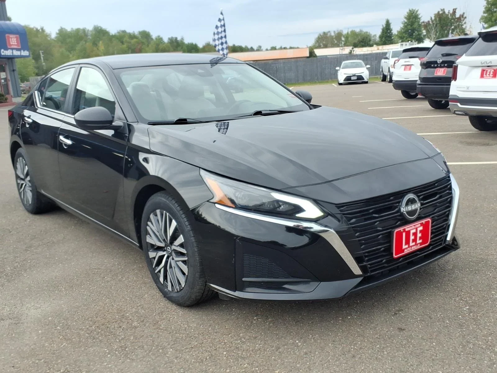 Used 2025 Super Black Nissan 2.5 SV image 3