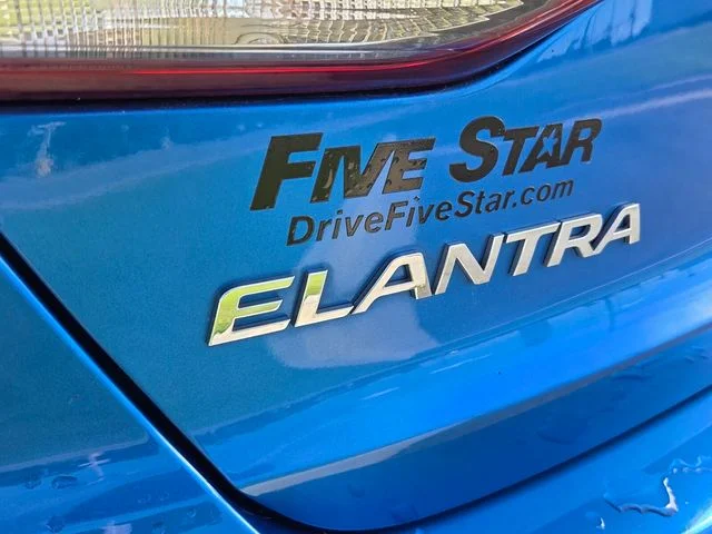 Used 2017 Blue Hyundai SE image 10
