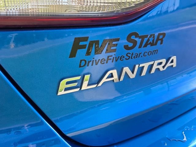 Used 2017 Blue Hyundai SE image 10