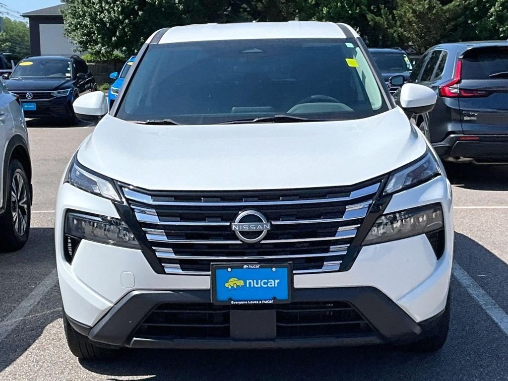 Used 2024 White Nissan SV image 2